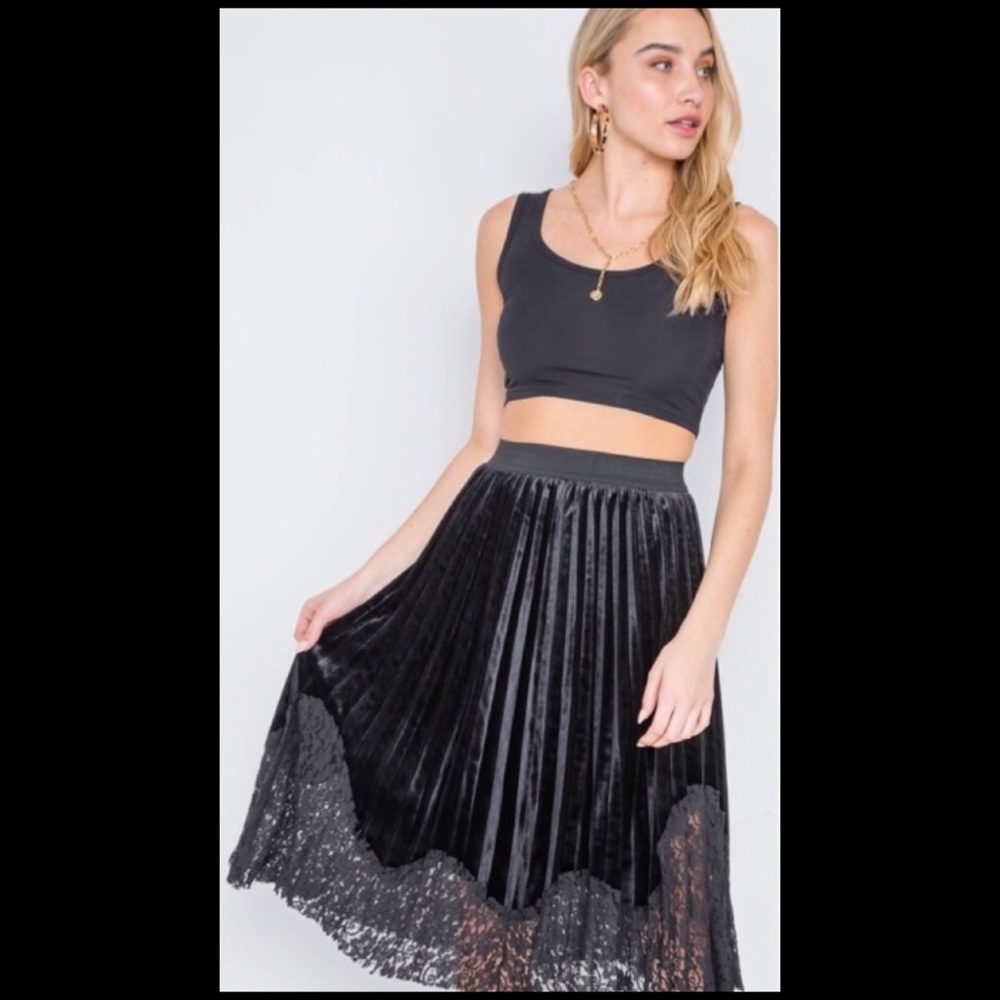 ✨SALE✨Lace & Velvet Pleated Midi-Skirt